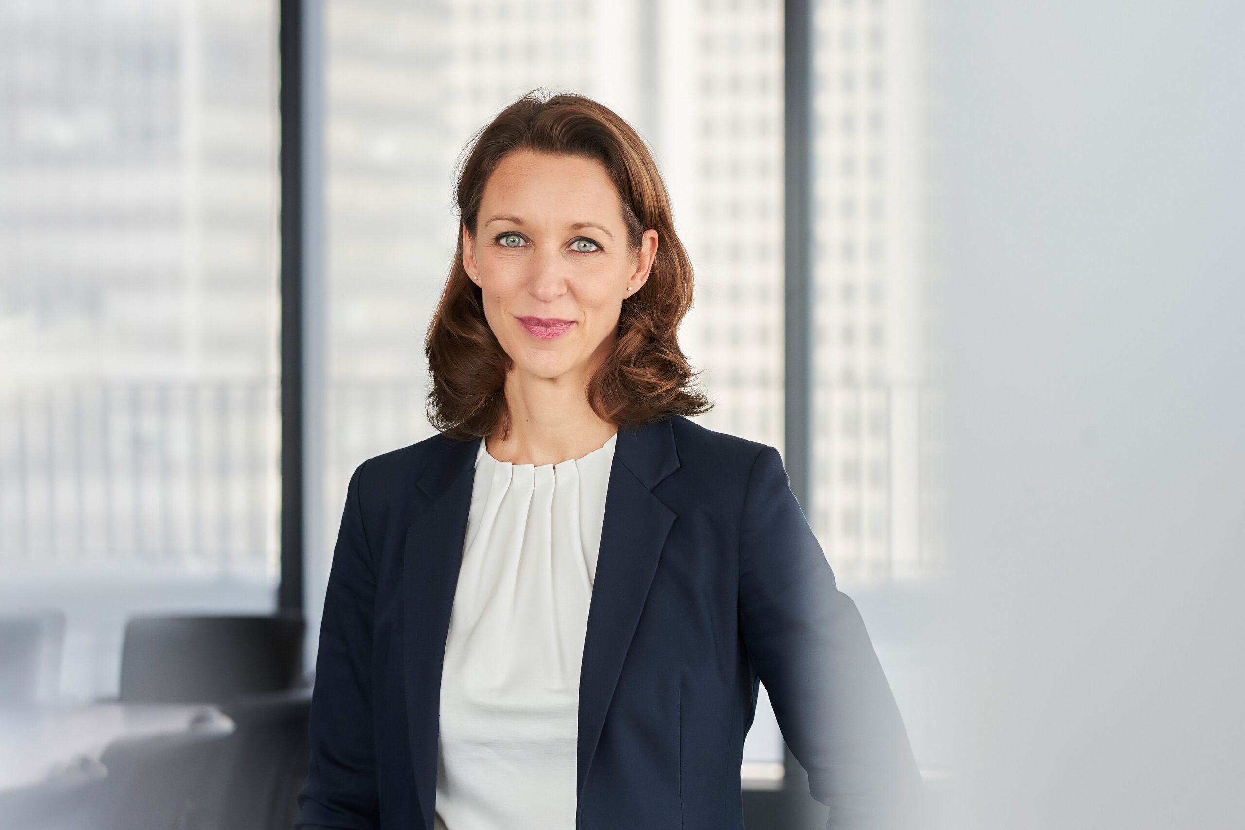 Portät von Phoebe Kebbel