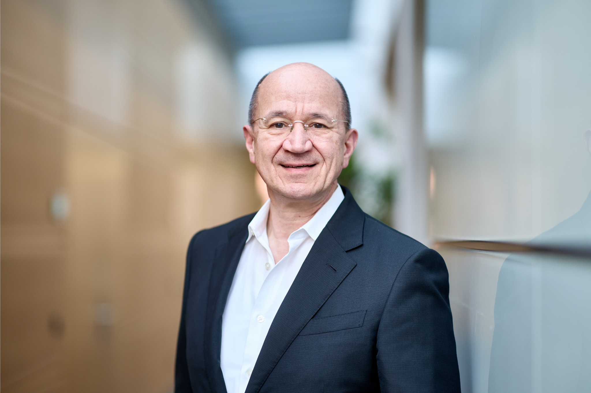 Porträtaufnahme des Vorstandsvorsitzenden Prof. Dr. Christof Ehrhart zu seinem 60. Geburtstag